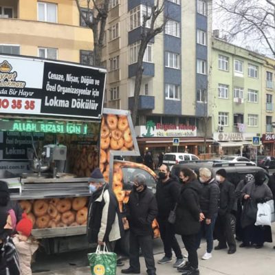 İstanbul hayır lokması, lokma döktürme, lokmacı, lokma dağıtımı