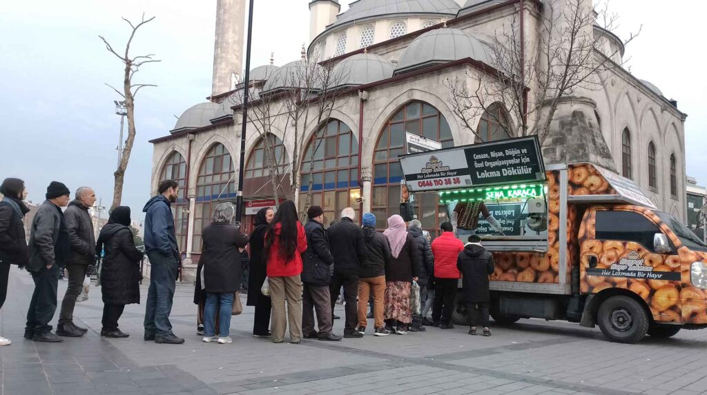Hayır Lokması - İstanbul Lokmacı - Lokma Döktürme
